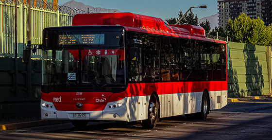 Usuarios ponen nota 5,5 a recorridos con buses red y mejoran su calificación del transporte público metropolitano