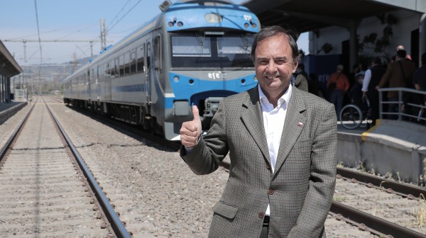 Subsecretario Domínguez presentando el servicio de trenes hasta San Fernando