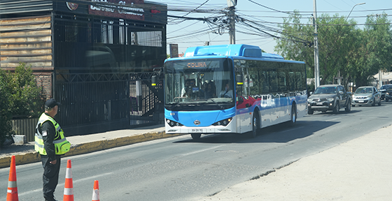 Piloto de buses eléctricos para Colina comenzaron a operar con buses donados por China